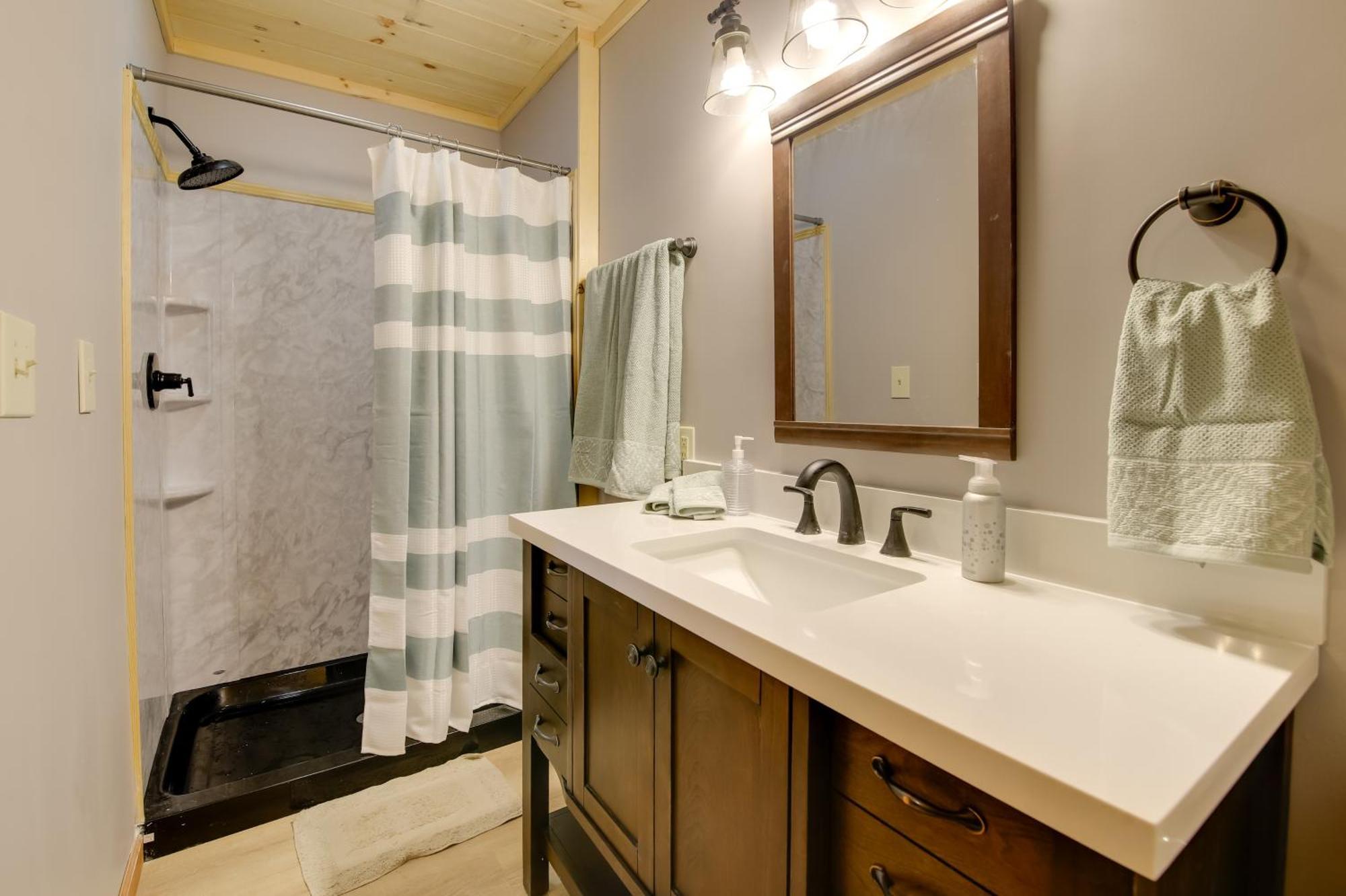 Gatlinburg Mountain Cabin With Hot Tub, Deck And Games エクステリア 写真