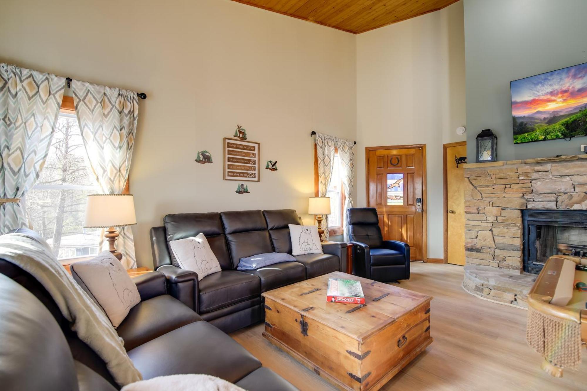 Gatlinburg Mountain Cabin With Hot Tub, Deck And Games エクステリア 写真