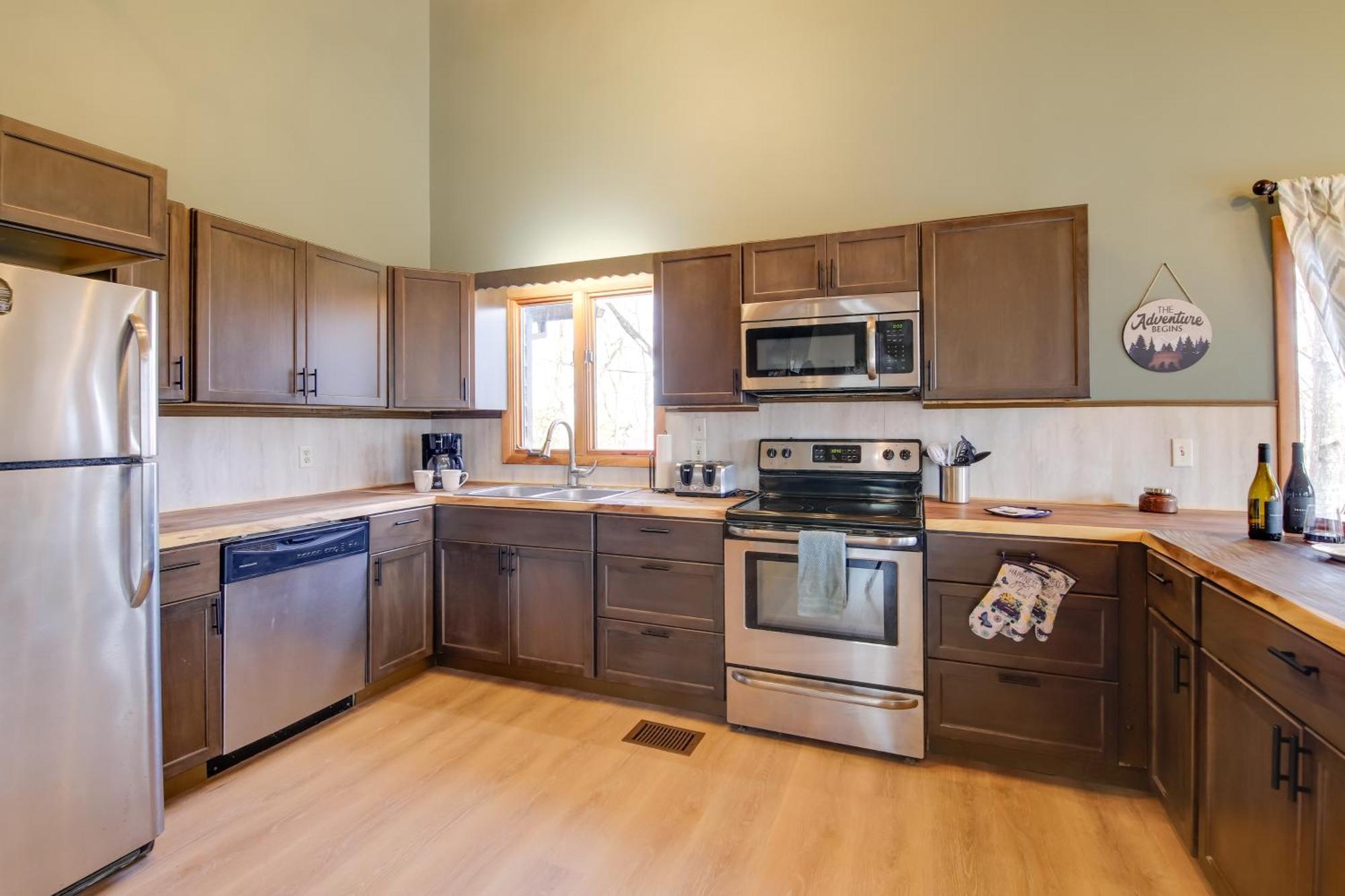 Gatlinburg Mountain Cabin With Hot Tub, Deck And Games エクステリア 写真