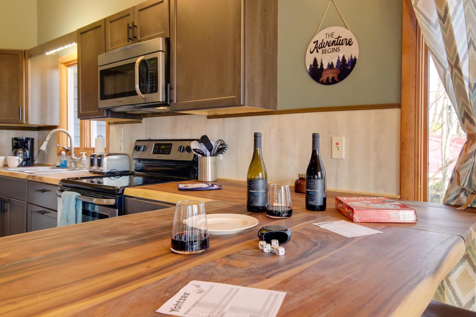 Gatlinburg Mountain Cabin With Hot Tub, Deck And Games エクステリア 写真