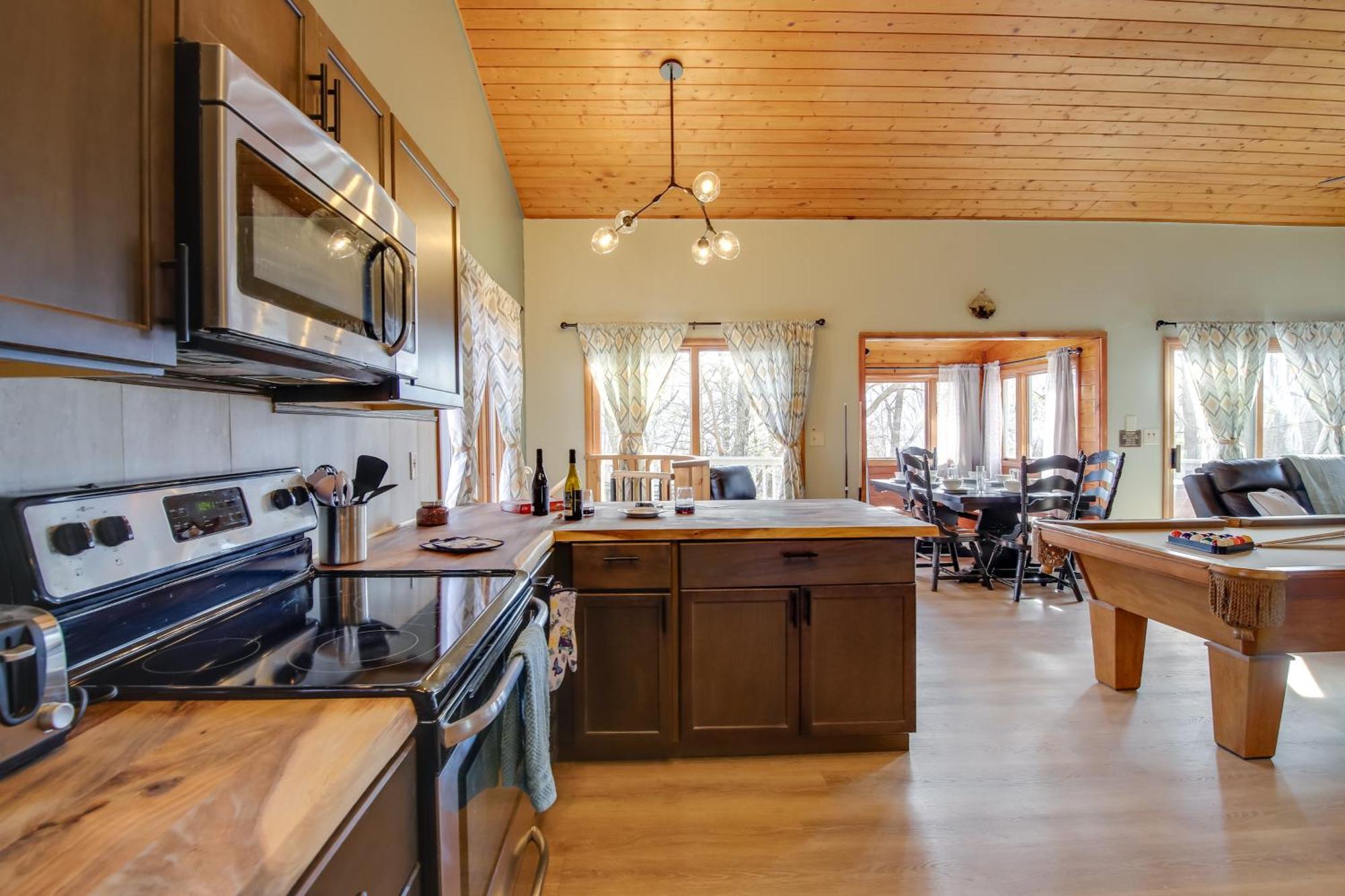 Gatlinburg Mountain Cabin With Hot Tub, Deck And Games エクステリア 写真