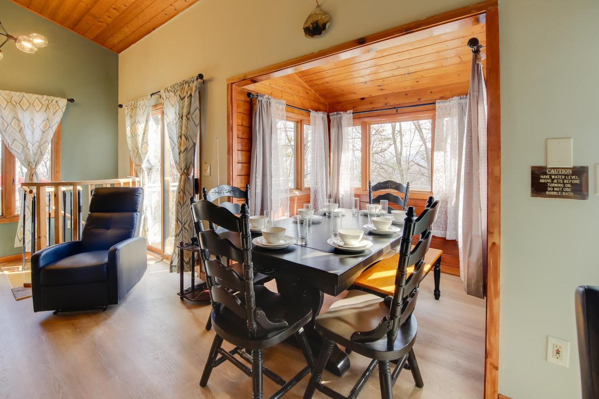 Gatlinburg Mountain Cabin With Hot Tub, Deck And Games エクステリア 写真