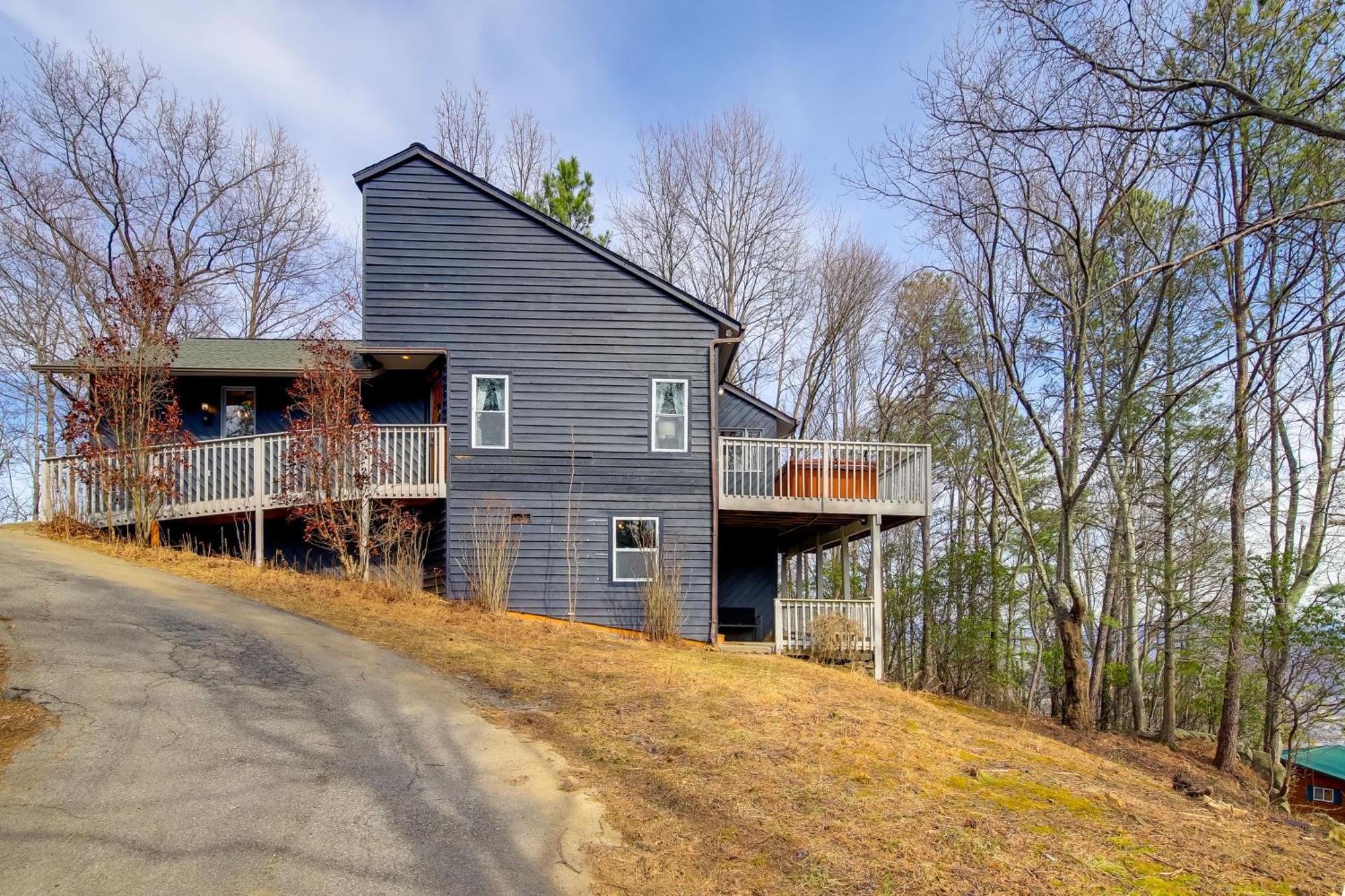 Gatlinburg Mountain Cabin With Hot Tub, Deck And Games エクステリア 写真